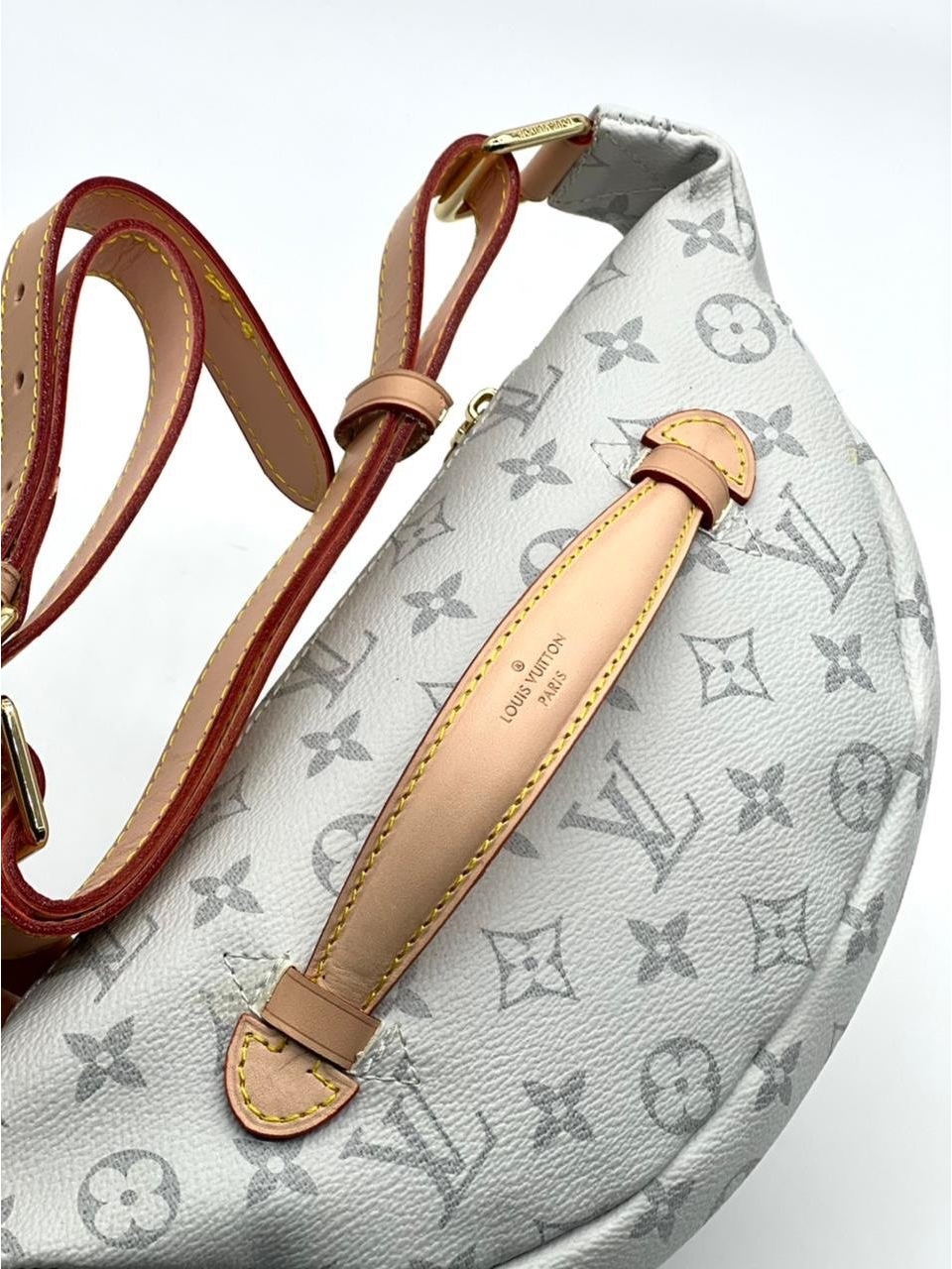 Сумка на пояс Louis Vuitton